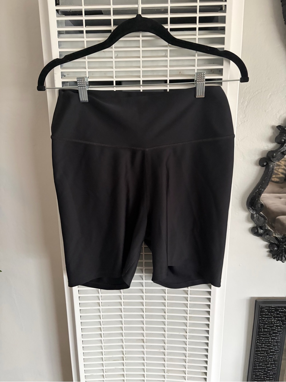Alo Black Women's airlift 5inch High-Waist shorts